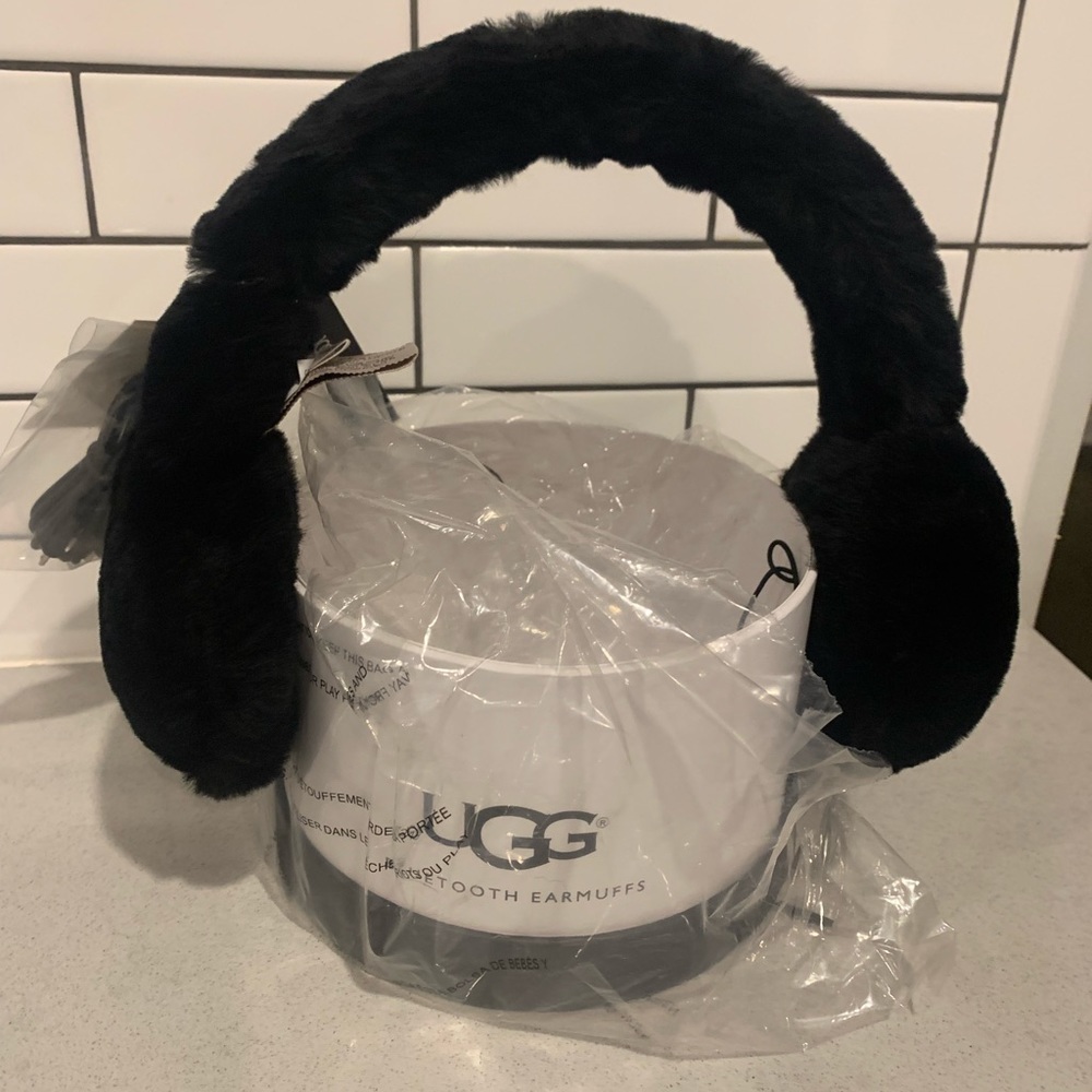 UGG Sheepskin Bluetooth Earmuff NWT